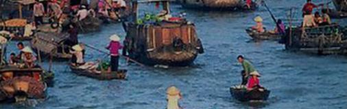 Marché flottant - un trait typique dans la culture du Mekong