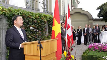 40e anniversaire des relations diplomatiques entre la Suisse et le Vietnam placé sous le signe de l'économie
