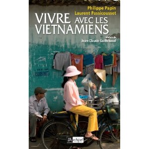 "Vivre avec les vietnamiens" - "“Sống cùng với Hà Nội” " 