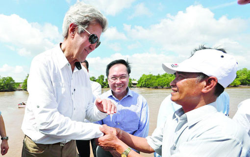 John Kerry boucle 50 ans de carrière par un retour au Vietnam
