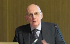 Michel Zink, un historien au Vietnam Michel Zink, un historien au Vietnam