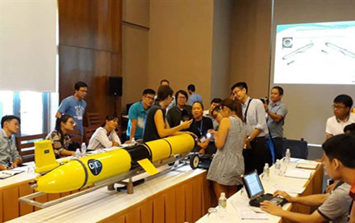 Vietnam - France : Formation à l'utilisation des planeurs sous-marins à Quy Nhon