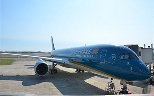 Airbus livre son premier A350 XWB à Vietnam Airlines