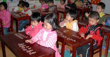 Amour de Soie et des autres : l'école comme remède à la prostitution Amour de Soie et des autres : l'école comme remède à la prostitution