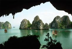 La baie d'Ha Long, l'une des sept merveilles du monde La baie d'Ha Long, l'une des sept merveilles du monde
