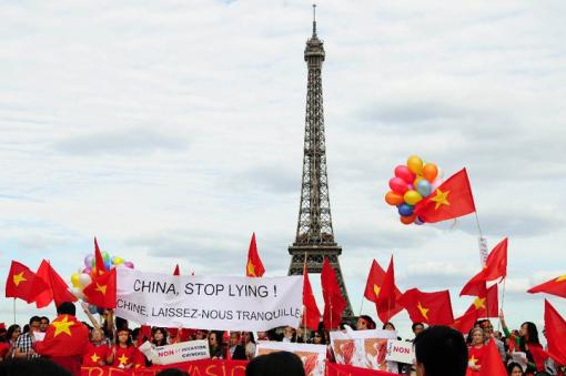 Appel à manifester pacifiquement avec un Collectif vietnamien et amis contre la provocation et l’expansionnisme du gouvernement chinois en mer orientale de l’Asie du Sud-Est - ce Samedi 23/01/2016 de 15h00 à 17h00 à la Place du Trocadéro à Paris.