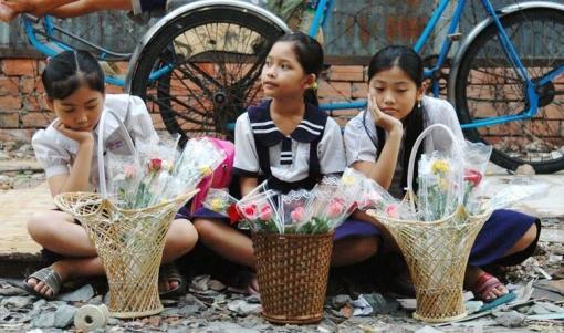 Samedi 7 avril 2018 à 14h, projection de « LA CHOUETTE ET LE MOINEAU » (« Cú và chim se sẻ ») de Stéphane Gauger, cinéaste américano-vietnamien, suivie d’un débat au Studio Galande (Paris 5e), grâce au ciné-club Yda 