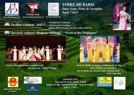 Foire de Paris :concert de musique et danse traditionnelle vietnamienne avec le groupe « Tiêng Tơ Đồng », dirigé par Madame Hồ Thụy Trang. En 2nde partie, défilé de tuniques traditionnelles vietnamiennes, Áo Dài, de la collection du styliste Ngô Nhật Huy,