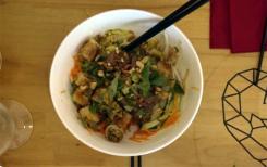Gastronomie : le bò bún, le délice des rues du Vietnam qui a conquis la France