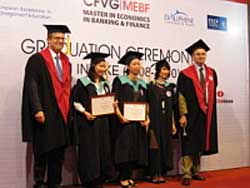 Le Centre franco-vietnamien de la formation à la gestion (CFVG) remet des diplômes MEBF aux 43 étudiants