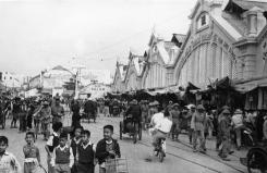 La jeune marchande de thé du vieux marché