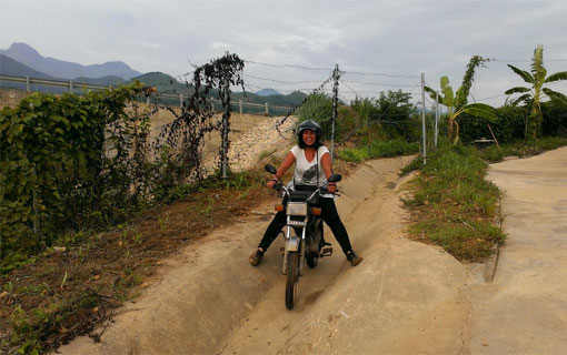 Interview : Seule, elle a traversé le Vietnam à moto