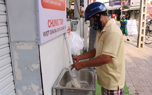 Distributeur automatique de riz gratuit pour des gens les plus démunis à Ho Chi Minh Ville