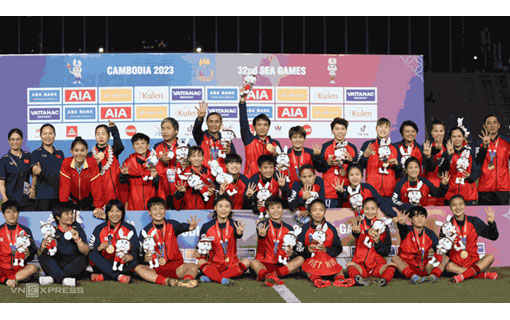 L'équipe féminine de football du Vietnam est sacrée championne pour la quatrième fois consécutive aux SEA Games