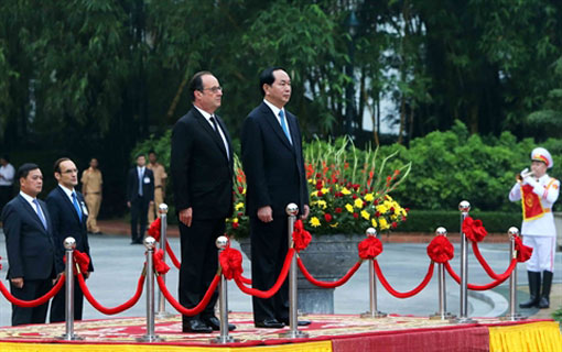 Le président français François Hollande entame sa visite d’État au Vietnam