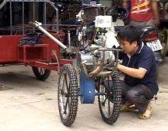 Hoang Van Thang , celui qui adapte les machines agricoles à la montagne Hoang Van Thang , celui qui adapte les machines agricoles à la montagne
