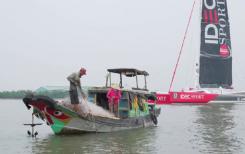 Voile - Francis Joyon et l’équipage d’« Idec Sport » au Vietnam