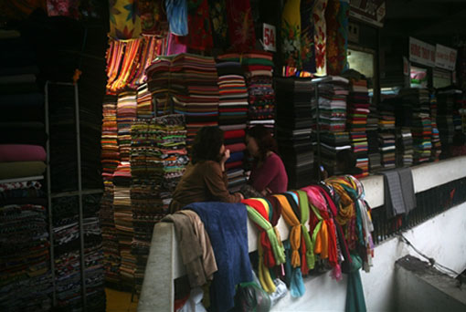 Marché aux tissus à Hanoi : des couleurs à n’en plus finir