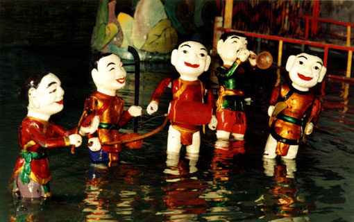 A Noisiel (Seine-et-Marne en région Île-de-France), la féérie des marionnettes sur eau du Vietnam
