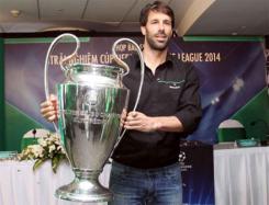 Le trophée de l'UEFA Champions League accueilli au Vietnam Le trophée de l'UEFA Champions League accueilli au Vietnam