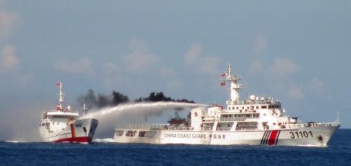 Hanoï accuse la Chine d'avoir «attaqué» ses bateaux dans des eaux disputées