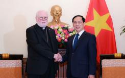 Le ministre vietnamien des Affaires étrangères a reçu le secrétaire du Vatican pour les relations avec les États