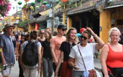 Le Vietnam a accueilli 12,6 millions de touristes étrangers en 2023, selon l'Office général des statistiques
