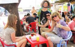 Le Vietnam accueille 12,8 millions de touristes étrangers en dix mois Le Vietnam accueille 12,8 millions de touristes étrangers en dix mois