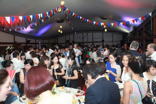 Célébration du 226e anniversaire de la Fête nationale française au Vietnam Célébration du 226e anniversaire de la Fête nationale française au Vietnam