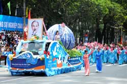 Le Vietnam célèbre le 35e anniversaire de la fin de la guerre Le Vietnam célèbre le 35e anniversaire de la fin de la guerre