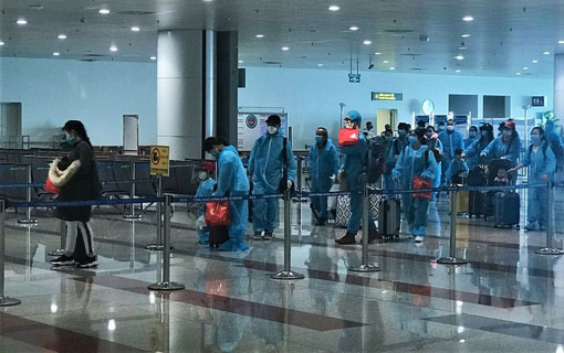 Un autre vol spécial de Vietnam Airlines pour rapatrier 310 citoyens vietnamiens bloqués dans 10 pays européens