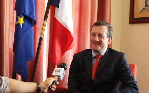 Berthand Lortholary, ambassadeur de France au Vietnam : "On a vraiment une relation qui est à la fois extrêmement profonde, dense...et surtout qui se renforce" Berthand Lortholary, ambassadeur de France au Vietnam : "On a vraiment une relation qui est à la fois extrêmement profonde, dense...et surtout qui se renforce"