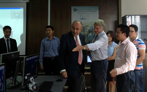 La coopération entre Dassault Systèmes et l’Université des sciences et technologies de Hanoi La coopération entre Dassault Systèmes et l’Université des sciences et technologies de Hanoi