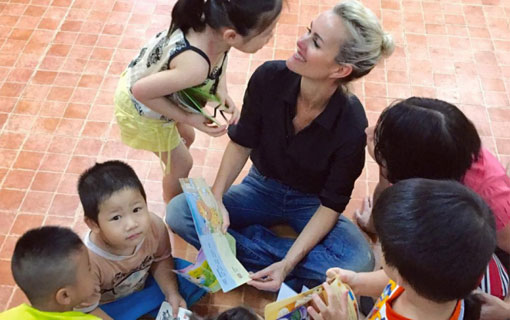Laeticia Hallyday : En campagne pour le Vietnam, pays de ses filles adorées