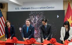 "Les jeunes jouent un rôle clé pour assurer que la coopération américano-vietnamienne soit forte et florissante", selon l'ambassadeur américain au Vietnam Marc Knapper