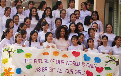Michelle Obama au Vietnam pour encourager l'éducation des adolescentes Michelle Obama au Vietnam pour encourager l'éducation des adolescentes