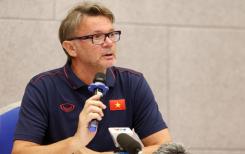 Football - L'entraîneur français Philippe Troussier, le candidat favori pour devenir le sélectionneur à la tête de l'équipe nationale du Vietnam Football - L'entraîneur français Philippe Troussier, le candidat favori pour devenir le sélectionneur à la tête de l'équipe nationale du Vietnam