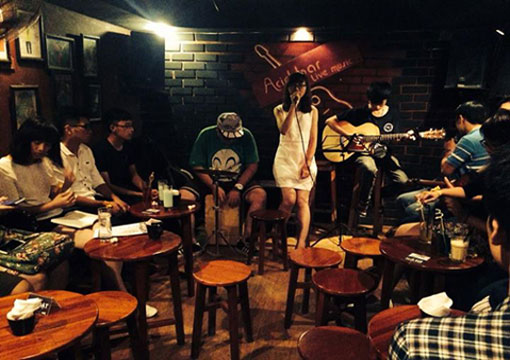 « Acid bar » et l’acoustique pur « Acid bar » et l’acoustique pur