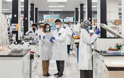 Le conglomérat vietnamien Vingroup a signé un accord pour les droits de fabrication au Vietnam des vaccins à ARN messager (ARNm) contre le Covid-19 Le conglomérat vietnamien Vingroup a signé un accord pour les droits de fabrication au Vietnam des vaccins à ARN messager (ARNm) contre le Covid-19