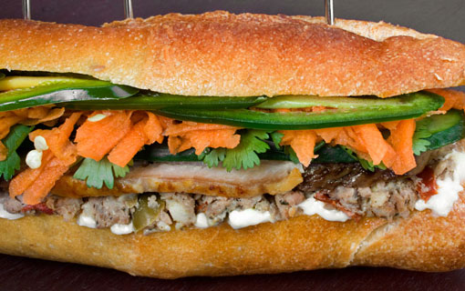 Prenez un aller simple pour le Vietnam avec le Banh-Mi, le sandwich star de la Street-Food asiatique ! Prenez un aller simple pour le Vietnam avec le Banh-Mi, le sandwich star de la Street-Food asiatique !