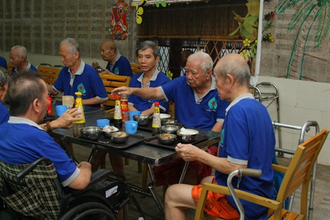 Manque de maisons de retraite dans un Vietnam vieillissant Manque de maisons de retraite dans un Vietnam vieillissant