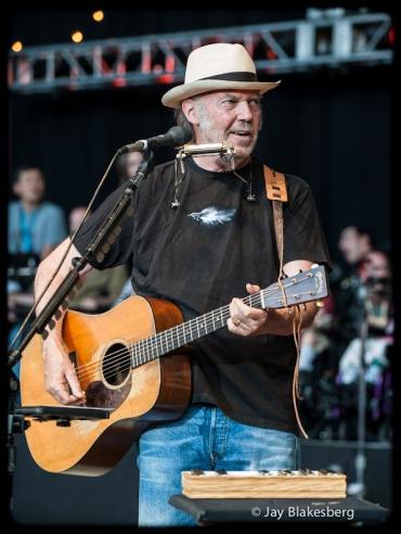 Le chanteur Neil Young lance un album et une tournée contre Monsanto