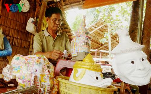 L’artisan Lâm Phen et la conservation des arts traditionnels khmers L’artisan Lâm Phen et la conservation des arts traditionnels khmers