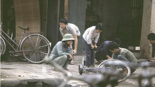 Exposition de photos : Vietnam, Laos, Cambodge : « avant l'ouverture » Du 25 mai au 12 septembre 2015 à La Maison de l'Indochine Exposition de photos : Vietnam, Laos, Cambodge : « avant l'ouverture » Du 25 mai au 12 septembre 2015 à La Maison de l'Indochine