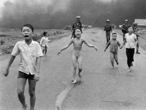 De la petite Vietnamienne brûlée au napalm au petit mort syrien De la petite Vietnamienne brûlée au napalm au petit mort syrien