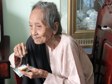 À 122 ans, Nguyên Thi Trù est la nouvelle doyenne de l'humanité À 122 ans, Nguyên Thi Trù est la nouvelle doyenne de l'humanité