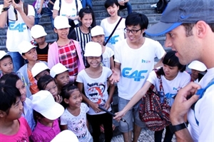 L’anglais, un espoir pour les enfants pauvres de Huê 13/07/2015 
