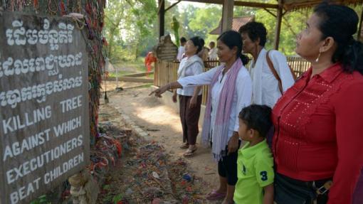 Phnom Penh commémore discrètement le 40e anniversaire du régime des Khmers Rouges Phnom Penh commémore discrètement le 40e anniversaire du régime des Khmers Rouges