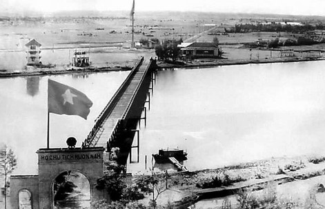 Hien Luong, le pont de la réunification Hien Luong, le pont de la réunification
