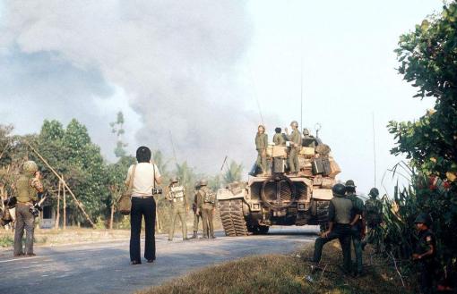 30 AVRIL 1975: CHUTE (OU LIBÉRATION) DE SAIGON - La télévision comme champ de bataille